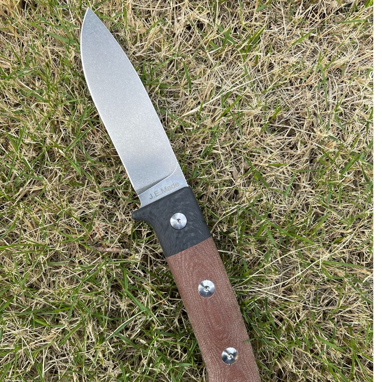 JEMade Loveless-Style Hunter knife with tapered tang and G10 carbon handle and kydex sheath