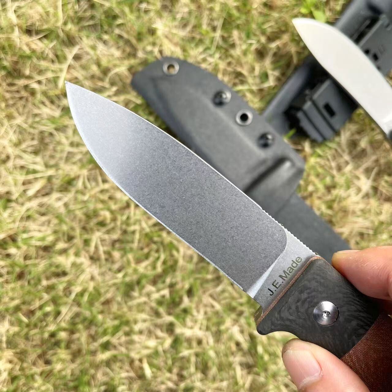 JEMade Loveless-Style Hunter knife with tapered tang and G10 carbon handle and kydex sheath